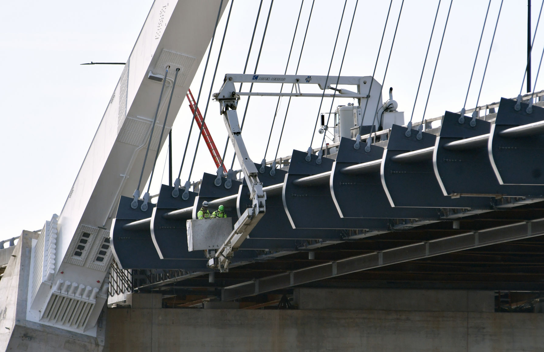 110320-qc-nws-bridge-044